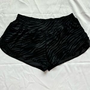 Lululemon Hotty Hot Low Rise Shorts 2.5” Size 12